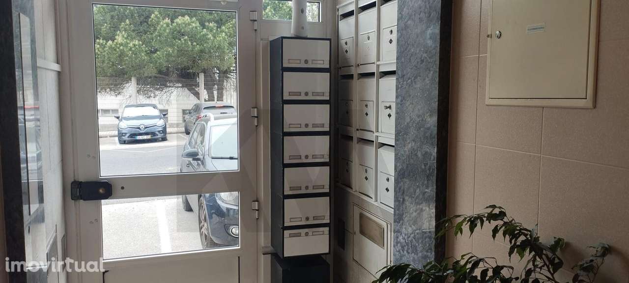 APARTAMENTO T3 COM GARAGEM E SOTÃO COM VISTA LINHA MAR E SERRA DE SINT - Grande imagem: 4/43