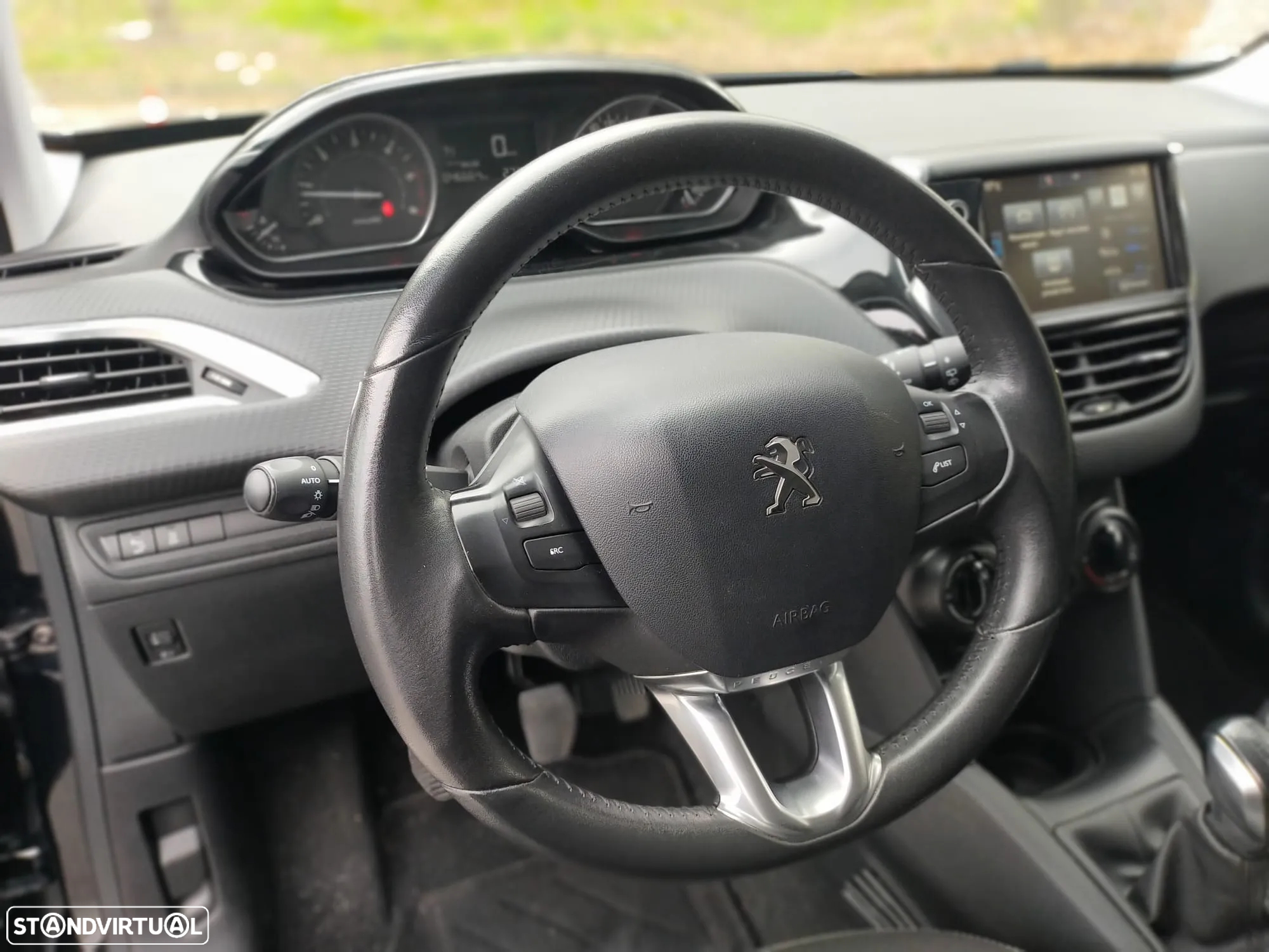 Peugeot 208 1.6 BlueHDi Style - 11