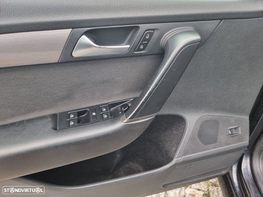 VW Passat Variant 1.6 TDI BlueMotion - 25