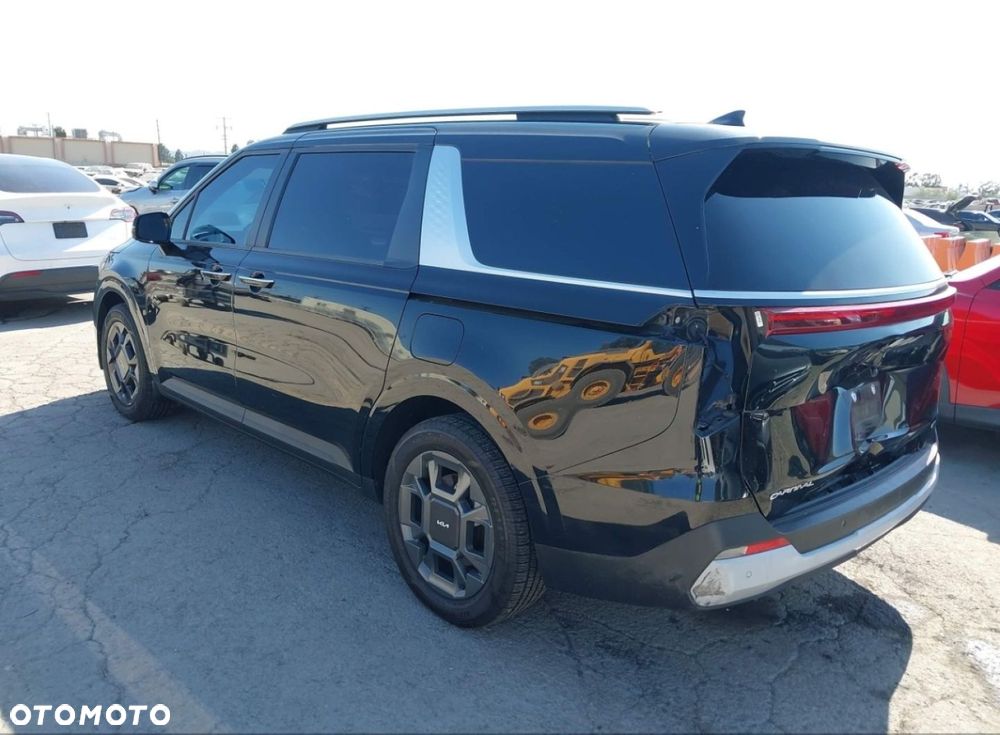 Kia Carnival - 5