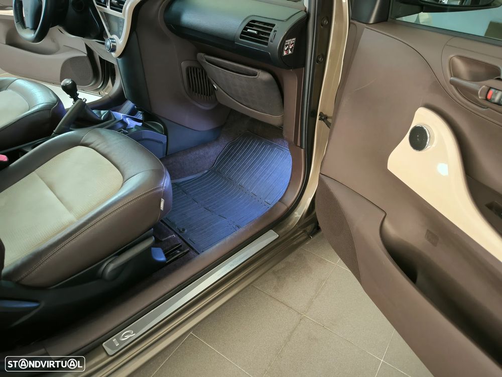 Toyota iQ 1.0 N collection — fotografia 18