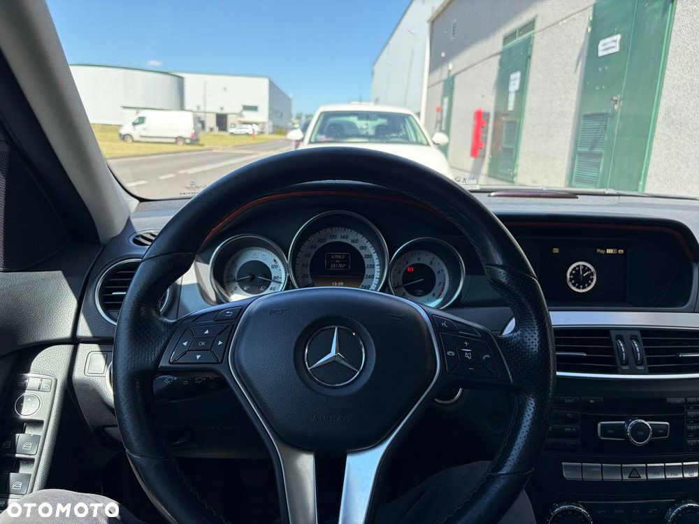 Mercedes-Benz Klasa C 180 CGI BlueEff Avantgarde - 7