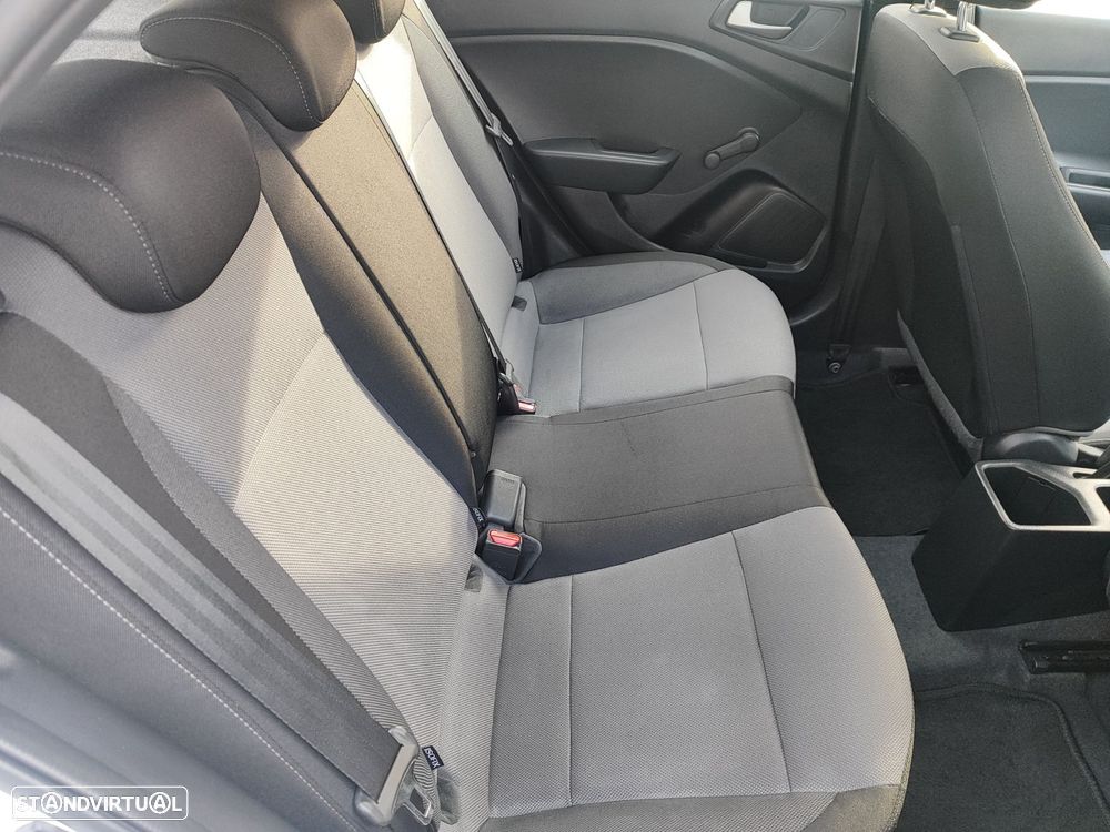 Hyundai i20 1.1 CRDi Access Plus - 8