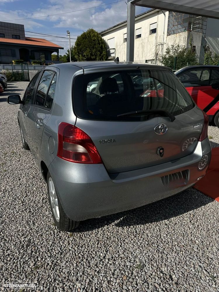Toyota Yaris 1.0 VVT-i - 6
