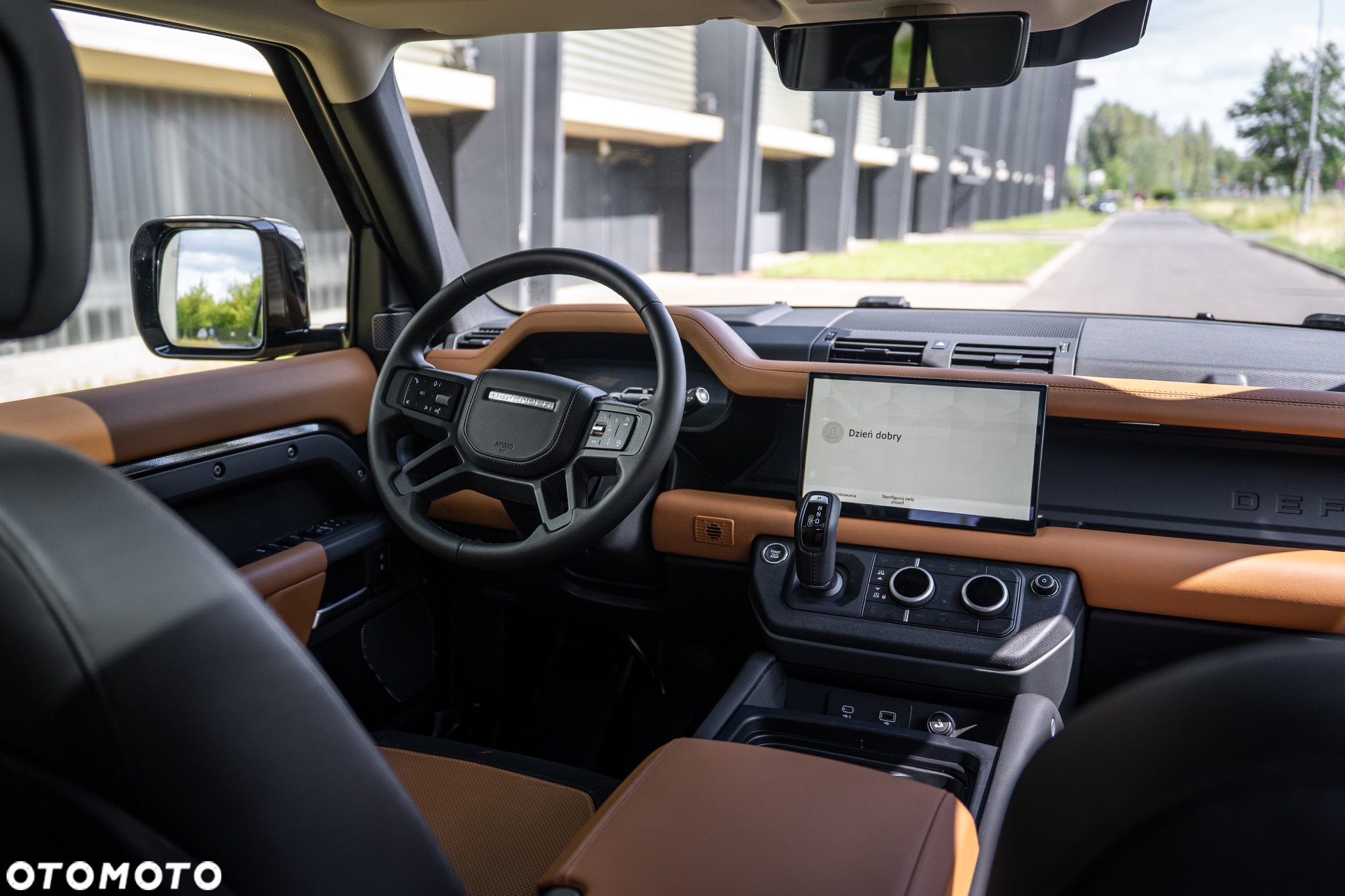 Land Rover Defender - 22