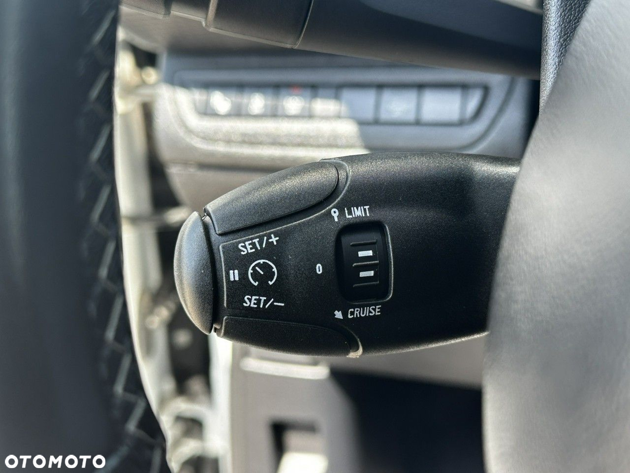Peugeot 2008 1.2 Pure Tech Allure S&S - 17