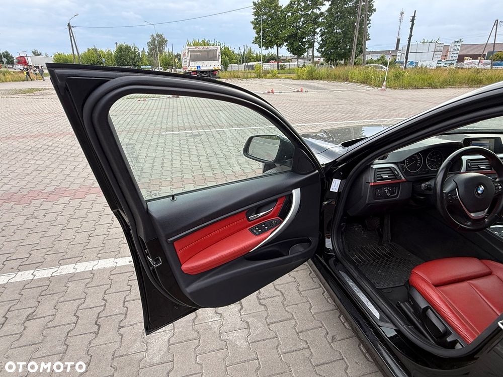 BMW Seria 3 320d Touring Blue Performance Sport Line - 22