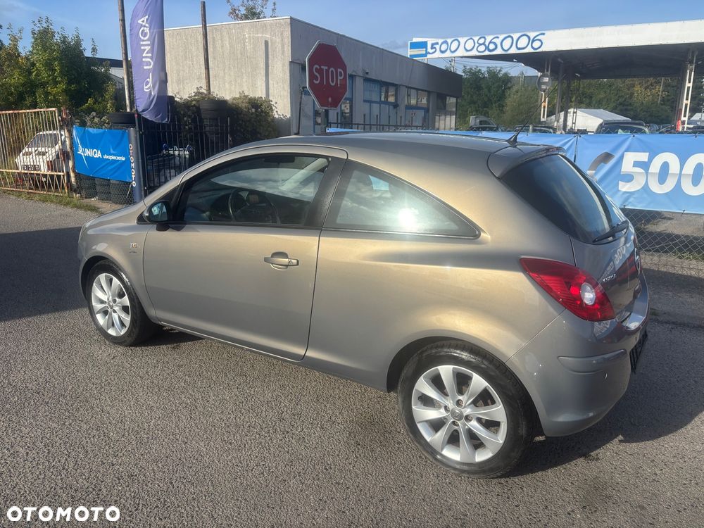 Opel Corsa 1.2 16V Cosmo - 5