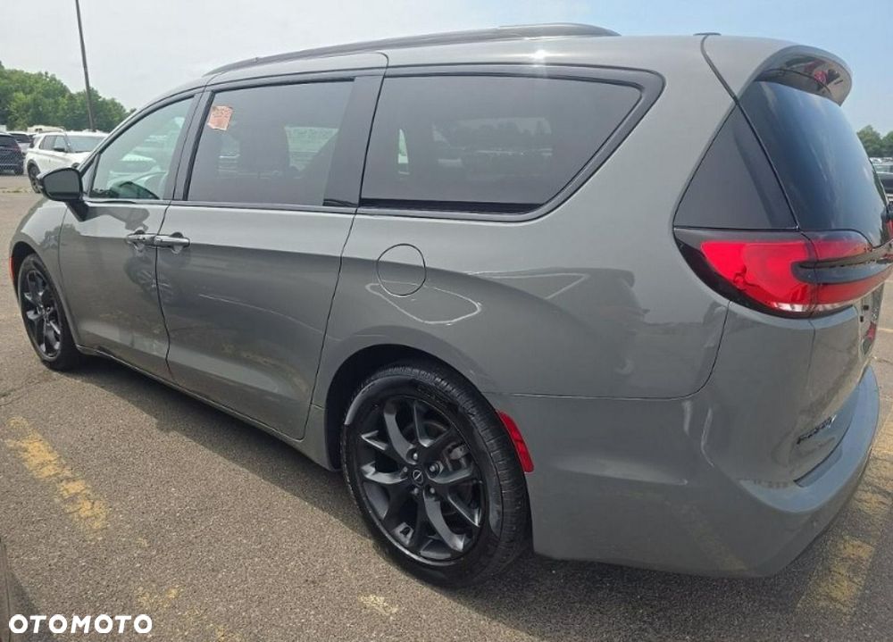 Chrysler Pacifica - 6