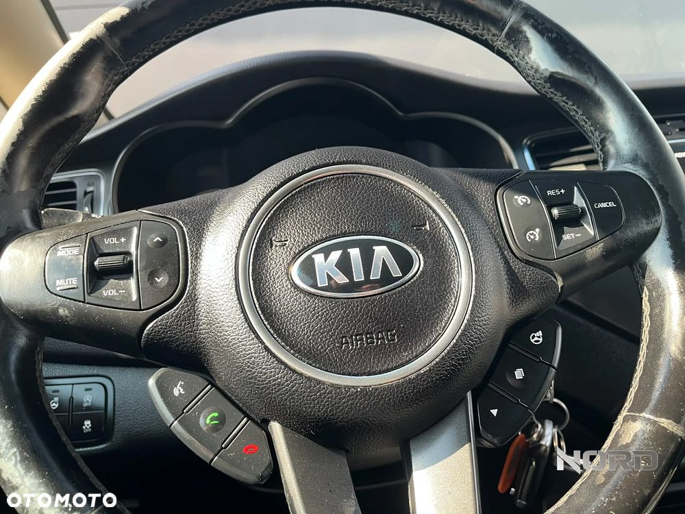 Kia Carens 1.6 GDI L - 26