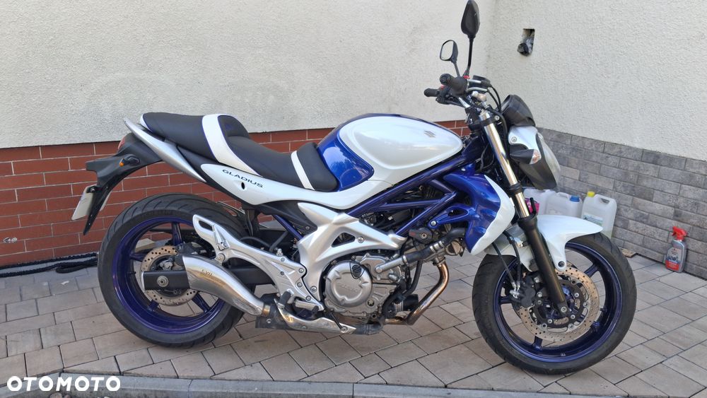Suzuki Gladius - 1