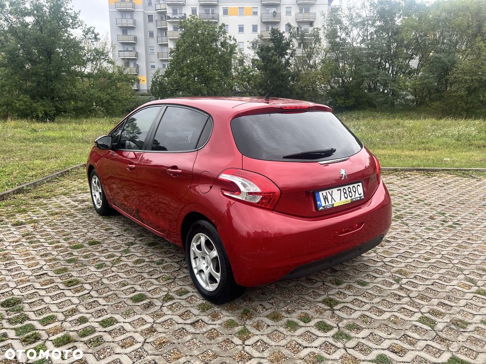 Peugeot 208 - 1