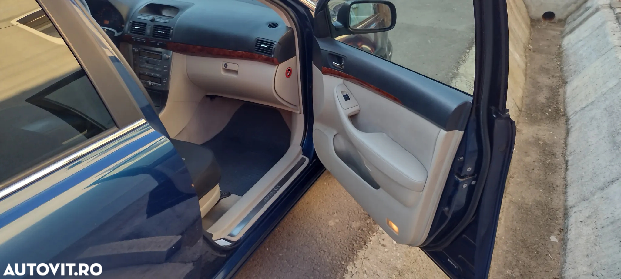 Toyota Avensis 2.0 Sdn. Executive - 9