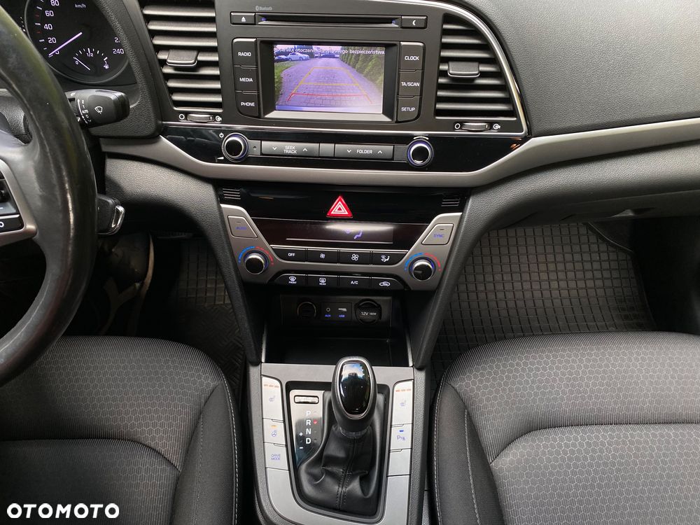 Hyundai Elantra 1.6 Style - 11