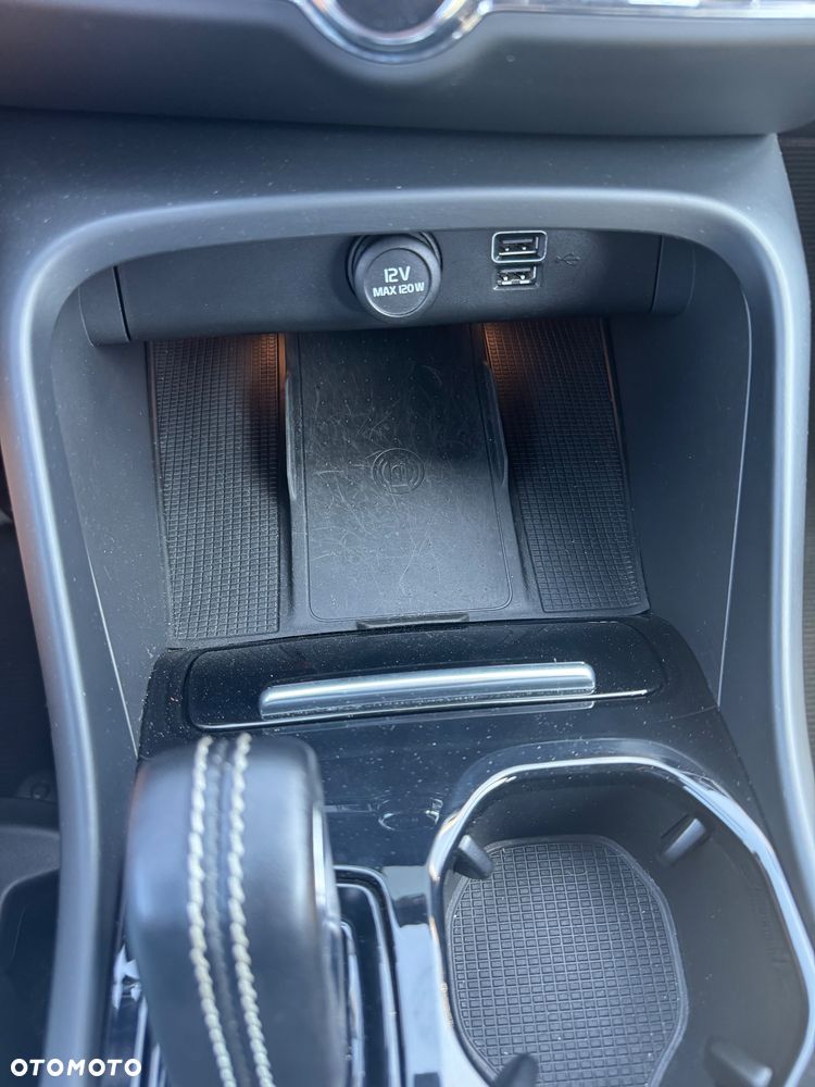 Volvo XC 40 D4 AWD R-Design - 24