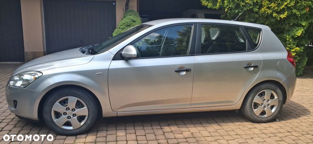 Kia Ceed - 13