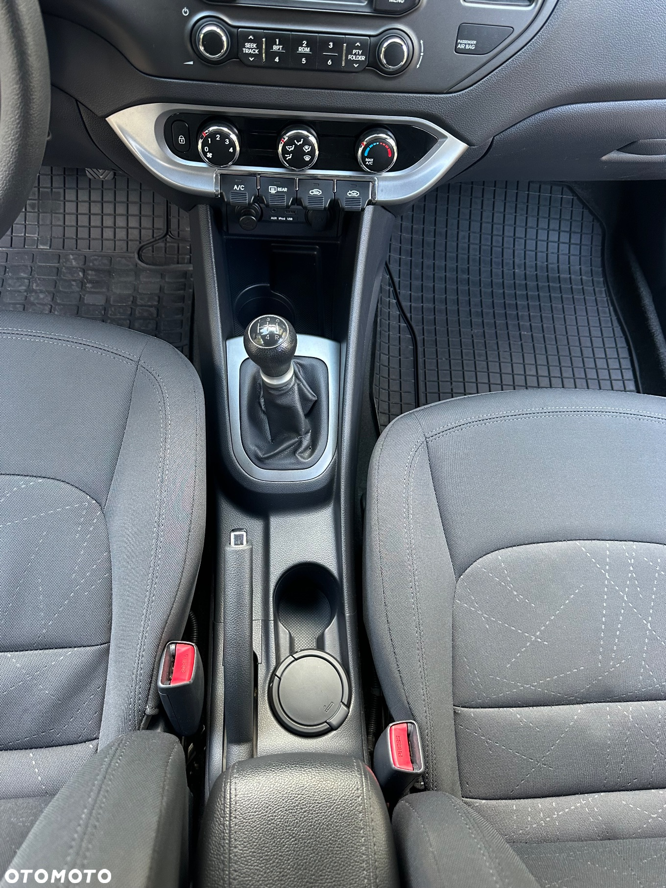 Kia Rio 1.2 L - 8