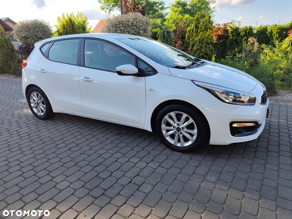 Kia Ceed 1.6 GDI Dream Team Edition - 4