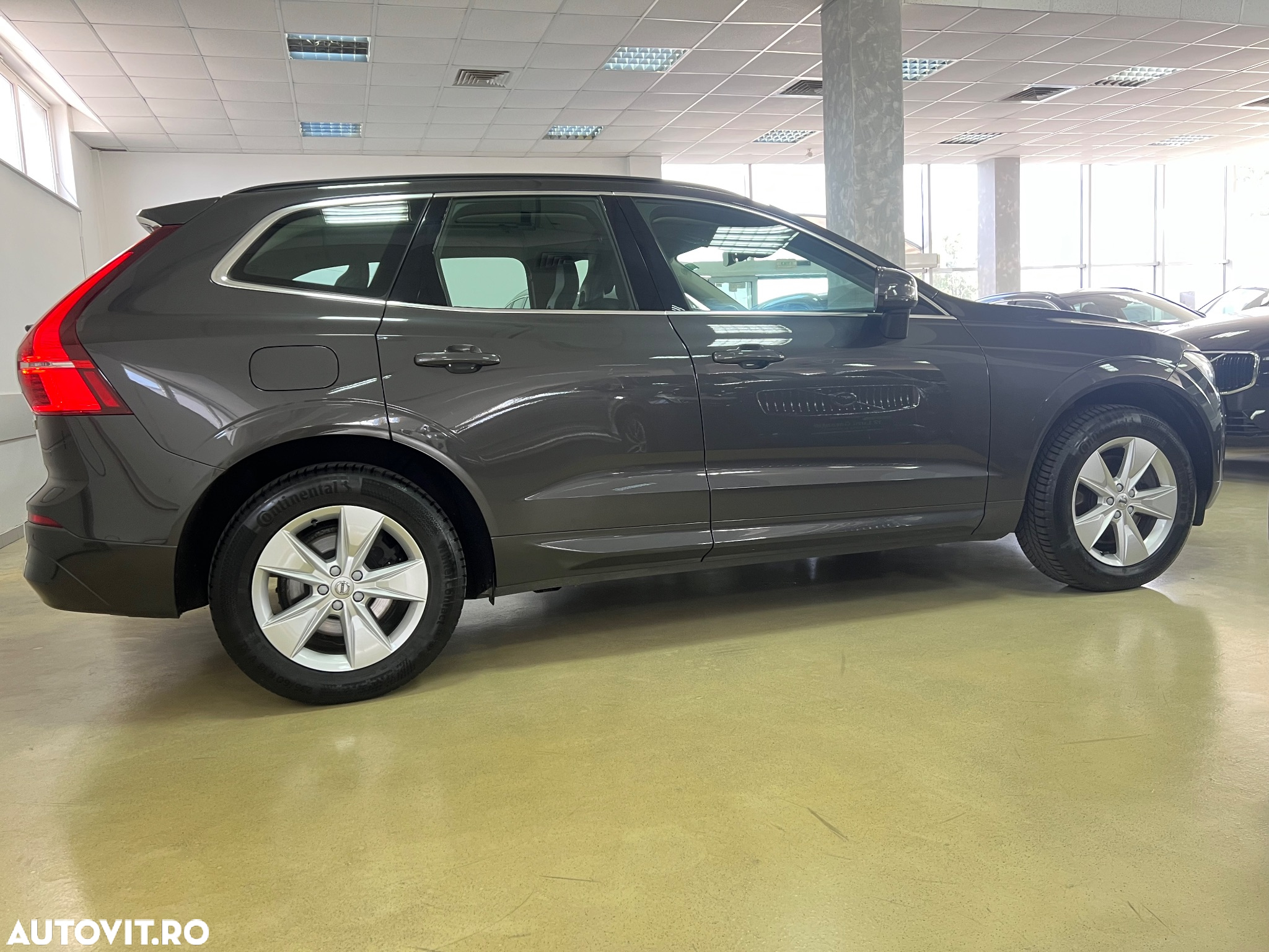 Volvo XC 60 B4 MHEV AT8 AWD Momentum Pro - 9