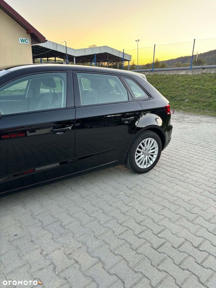 Audi A3 Sportback 1.6 TDI S tronic Ambiente - 6
