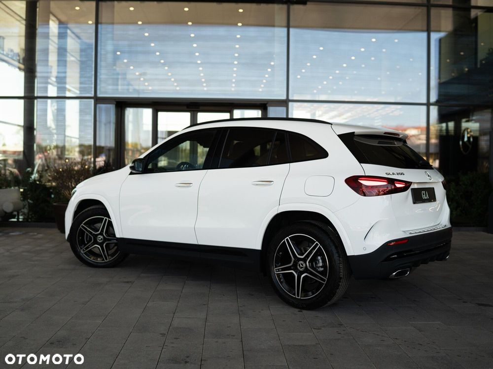 Mercedes-Benz GLA - 6