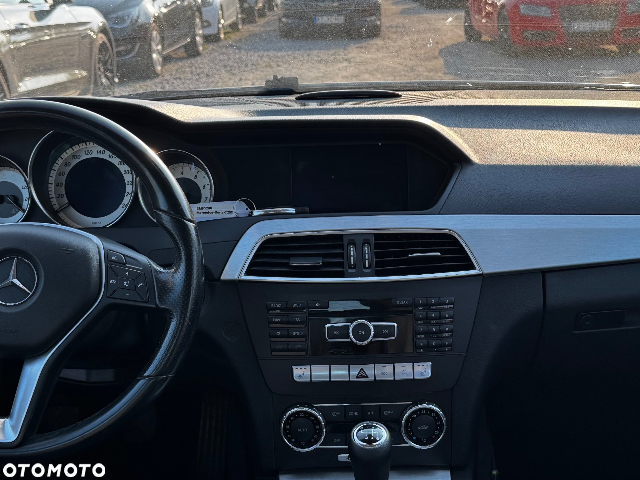 Mercedes-Benz Klasa C 200 CGI BlueEff Avantgarde - 27