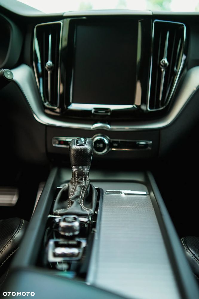 Volvo XC 60 T5 AWD Geartronic RDesign - 13