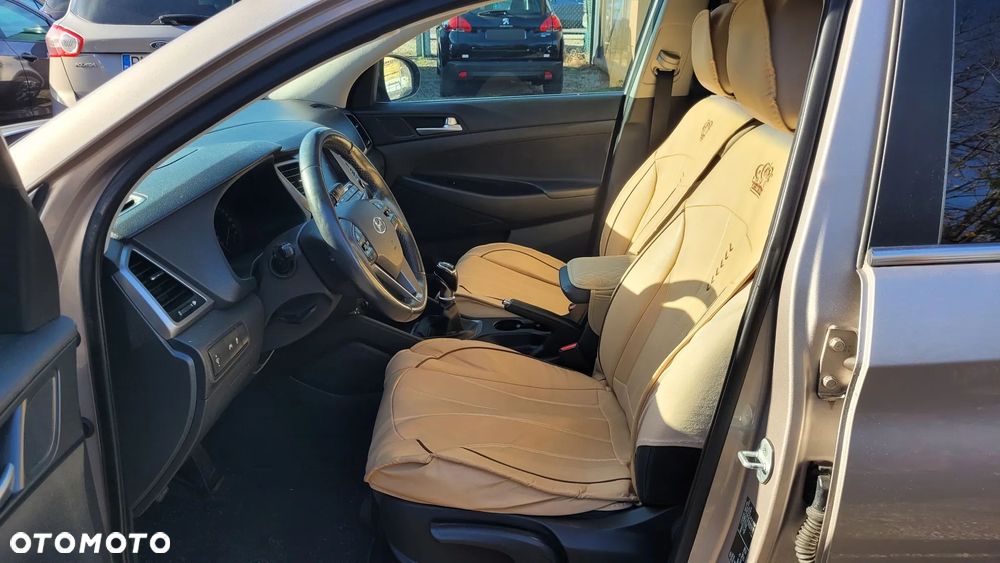 Hyundai Tucson 1.6 GDI BlueDrive GO 2WD - 12