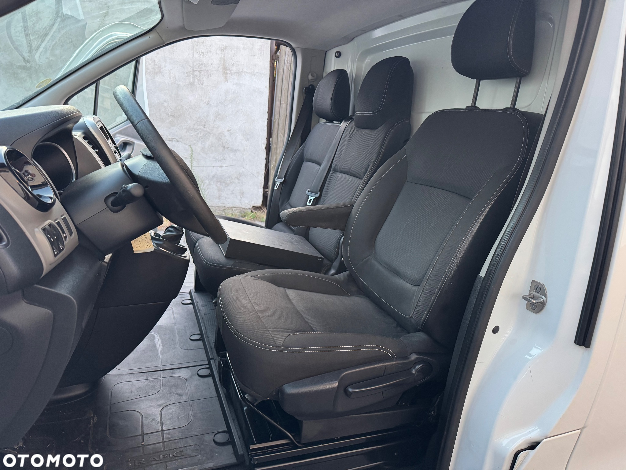 Renault TRAFIC 63tys.km KLIMA, czujniki parkowania, tempomat, świeżo sprowadzony, OKAZJA!!! - 8