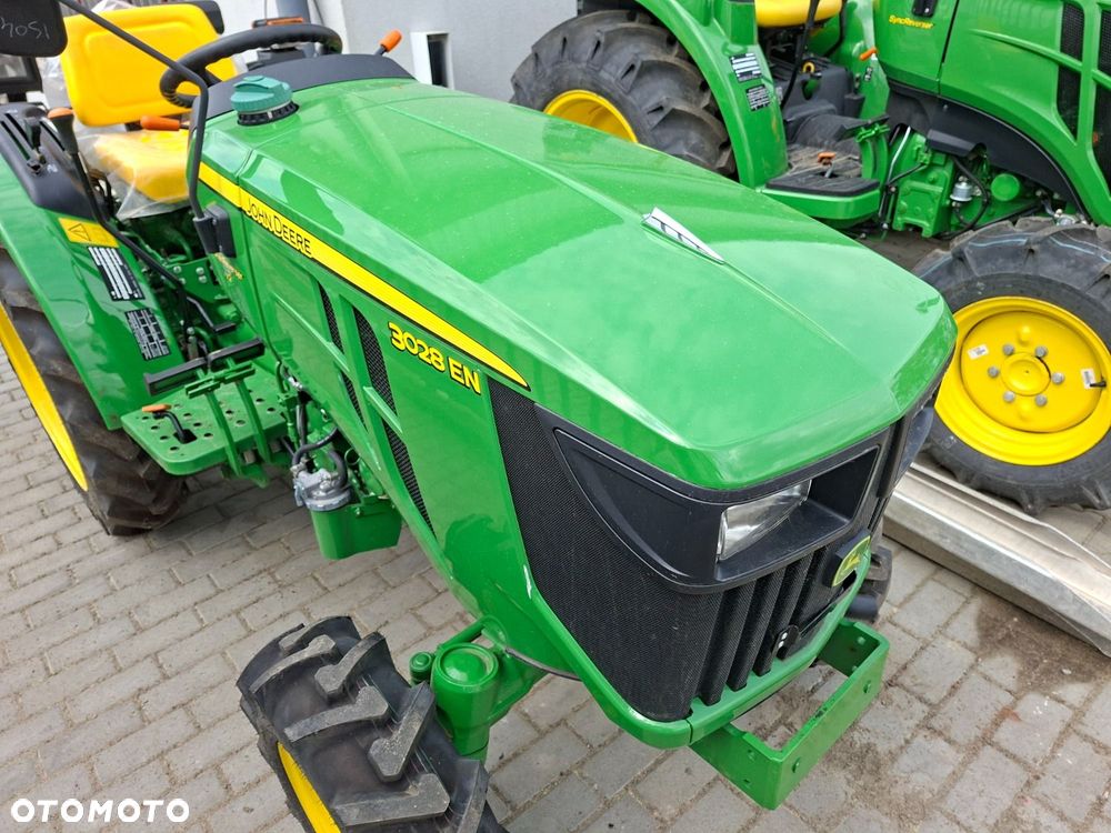 John Deere 3028 En 4X4 - 22