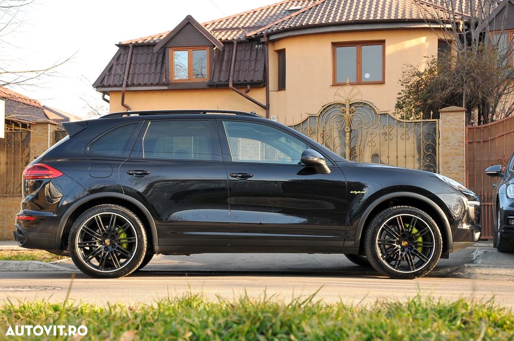 Porsche Cayenne Hybrid 3.0 L S E - 6