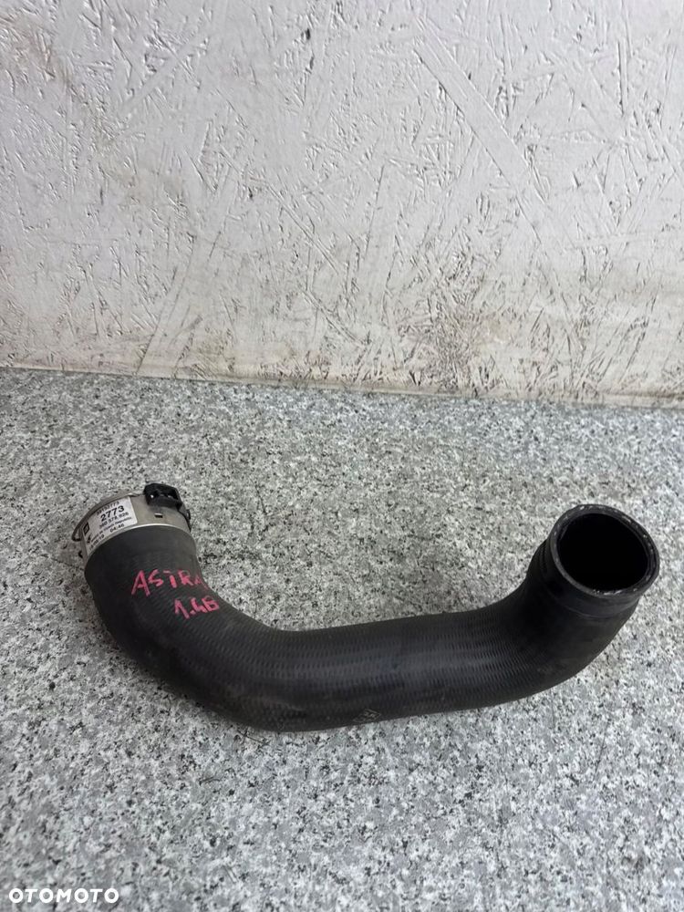wąż przewód rura powietrza intercoolera astra k 2015-2019 39152773 1.4 t - 1