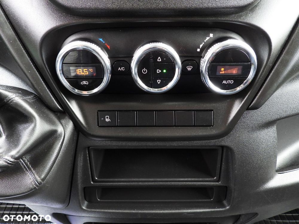 Iveco DAILY 35S16 FURGON BRYGADÓWKA 7 MIEJSC AUTOMAT HI-MATIC KLIMATYZACJA  160KM - 33