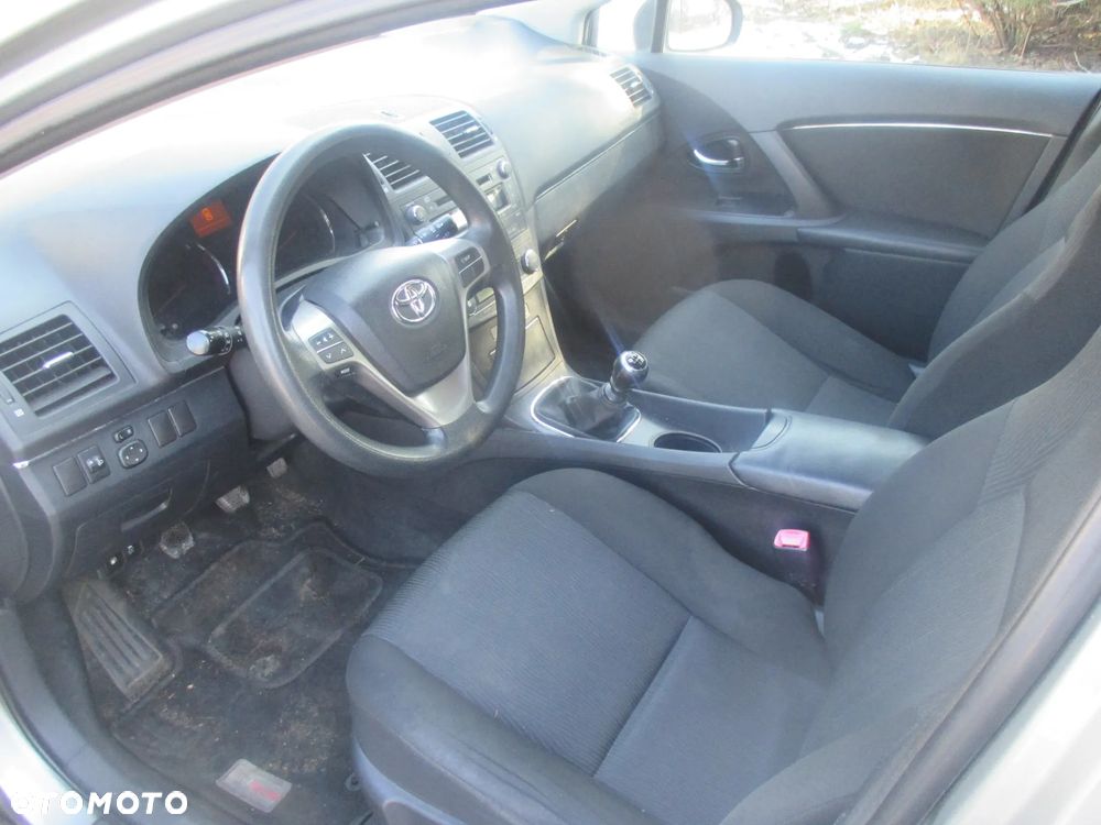 Toyota Avensis 1.8 Sol - 25