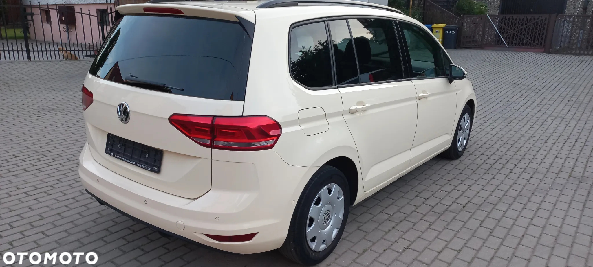 Volkswagen Touran - 4
