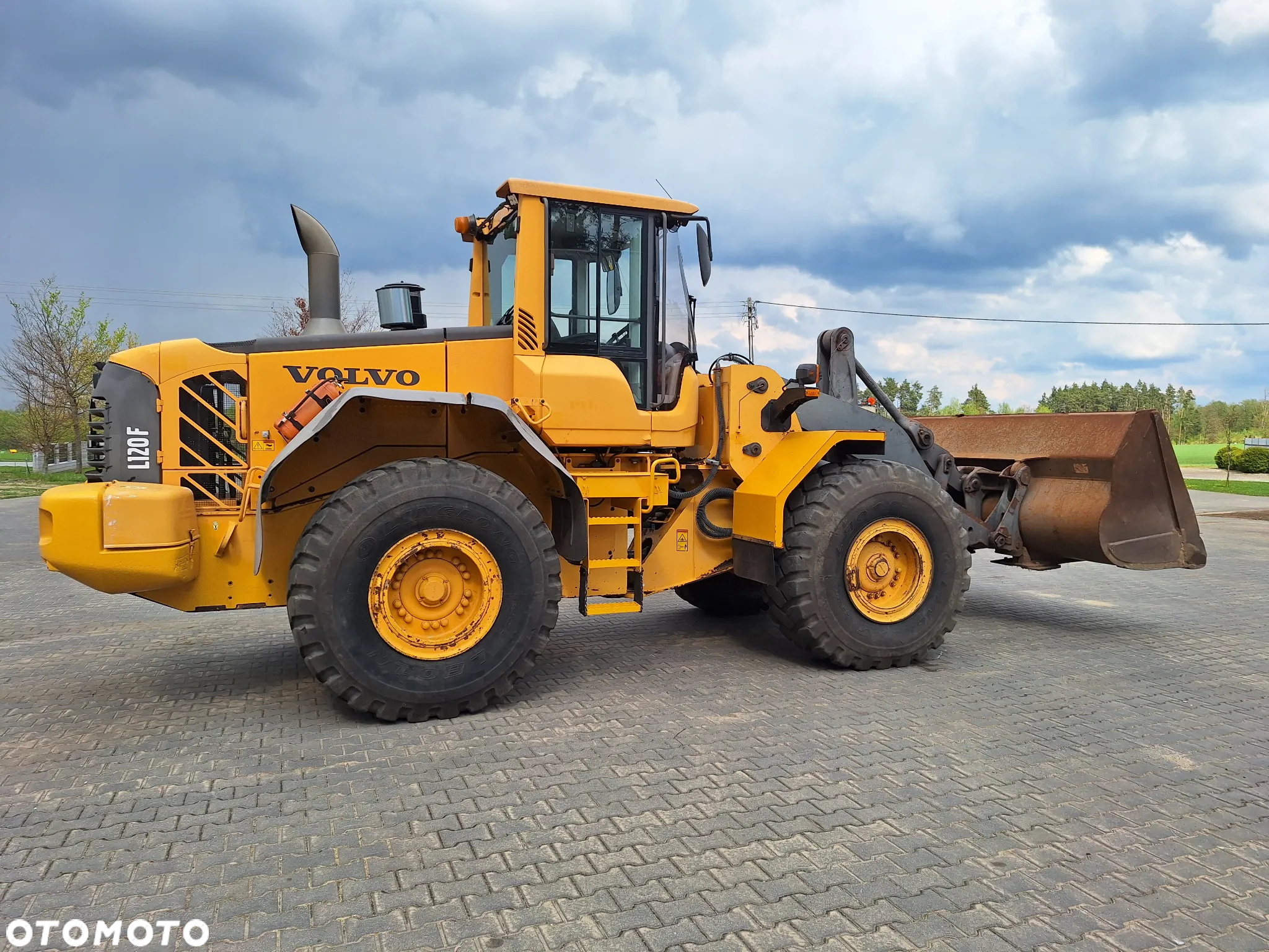 Volvo L120F - 9
