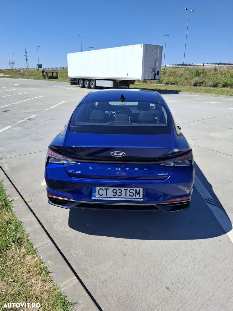 Hyundai Elantra 1.6 l 123 CP CVT Highway - 15