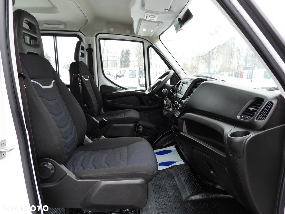 Iveco DAILY 35C16 WYWROTKA PODWÓJNA KABINA DOKA 6 MIEJSC TEMPOMAT NAWIGACJA BLIŹNIACZE KOŁA KLIMATYZACJA  160KM - 39