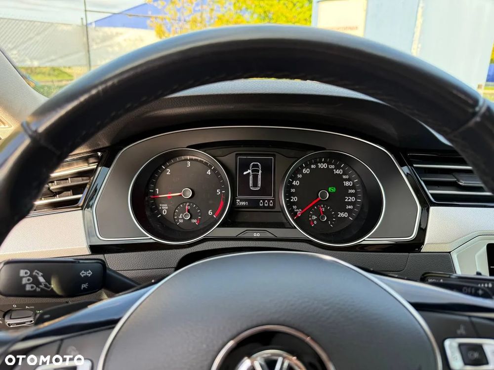 Volkswagen Passat - 11