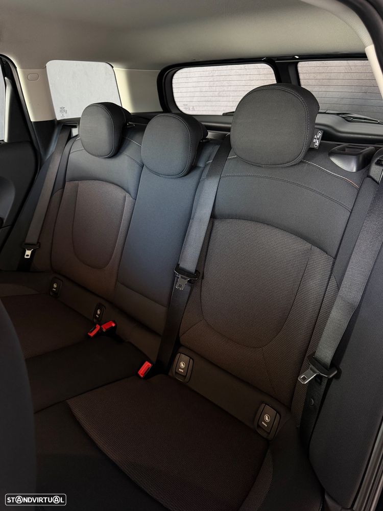 MINI Clubman Cooper Essential - 33