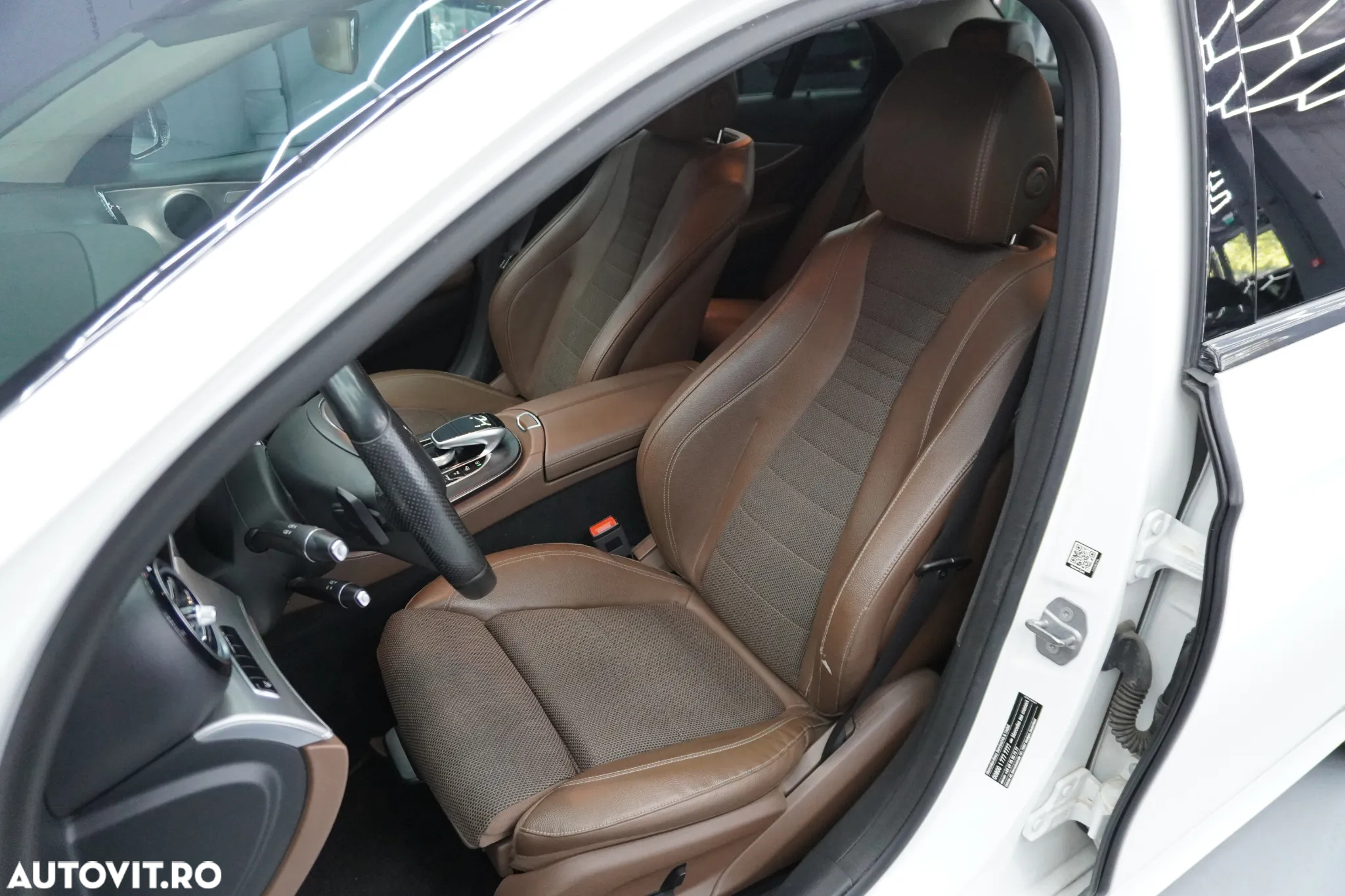 Mercedes-Benz E 250 9G-TRONIC - 30