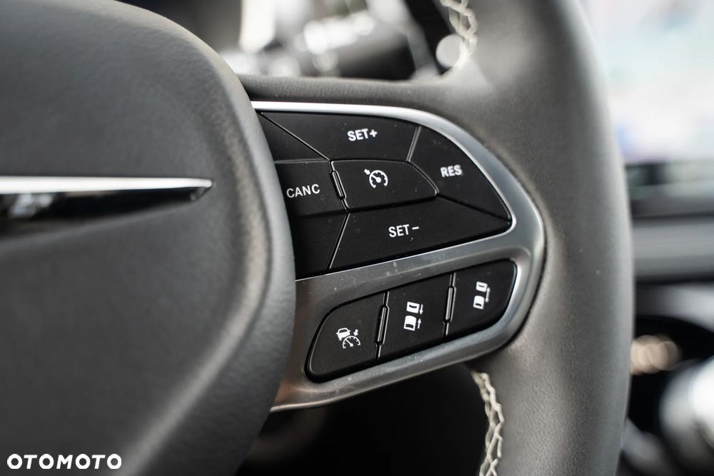 Chrysler Pacifica - 13