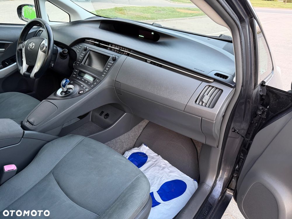 Toyota Prius 1.8 HSD Prestige - 16