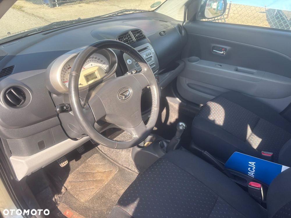 Daihatsu Sirion 1.3 - 27