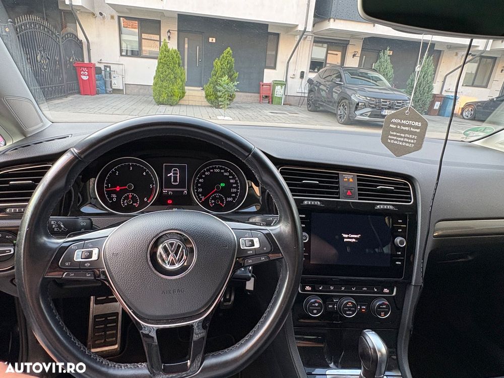 Volkswagen Golf - 8