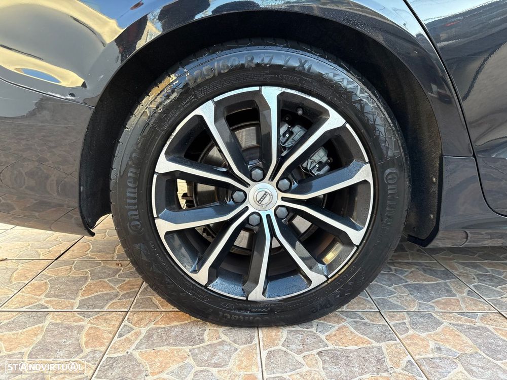 Volvo V60 2.0 D3 Momentum Plus - 43