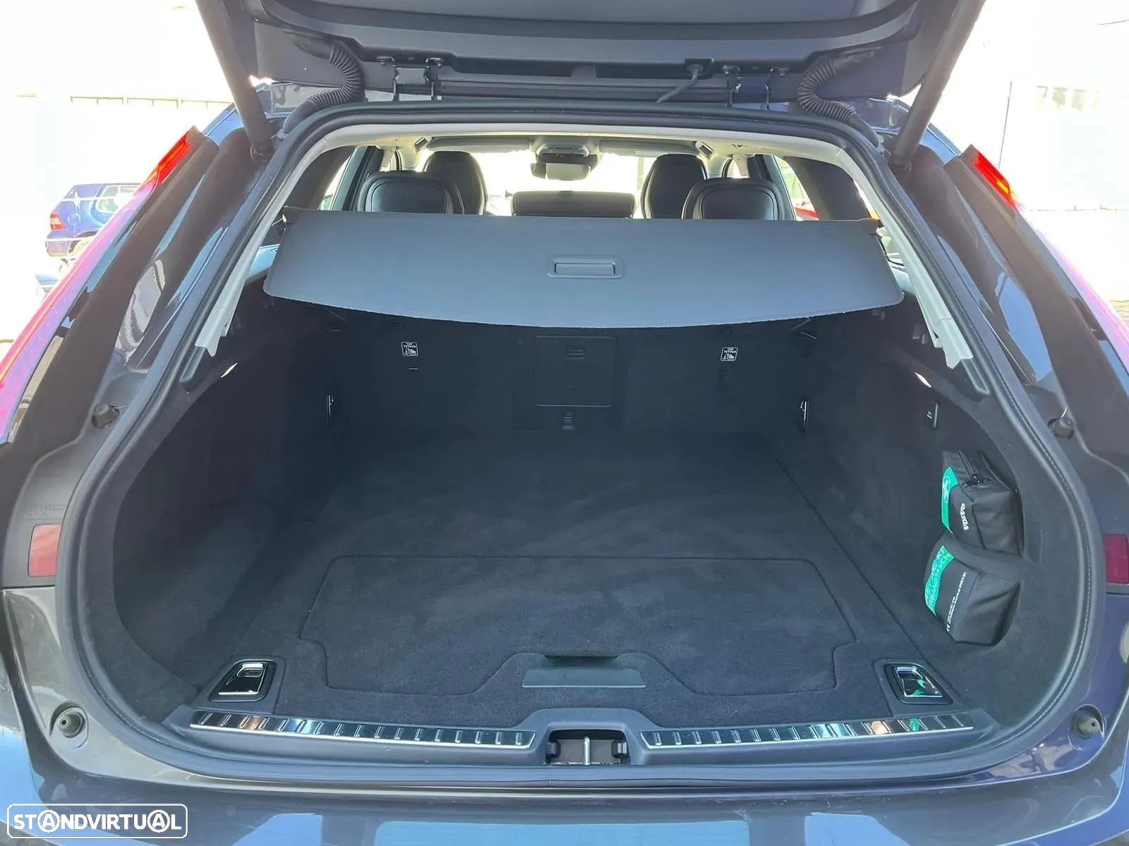 Volvo V90 2.0 B4 Momentum Plus Geartronic - 6