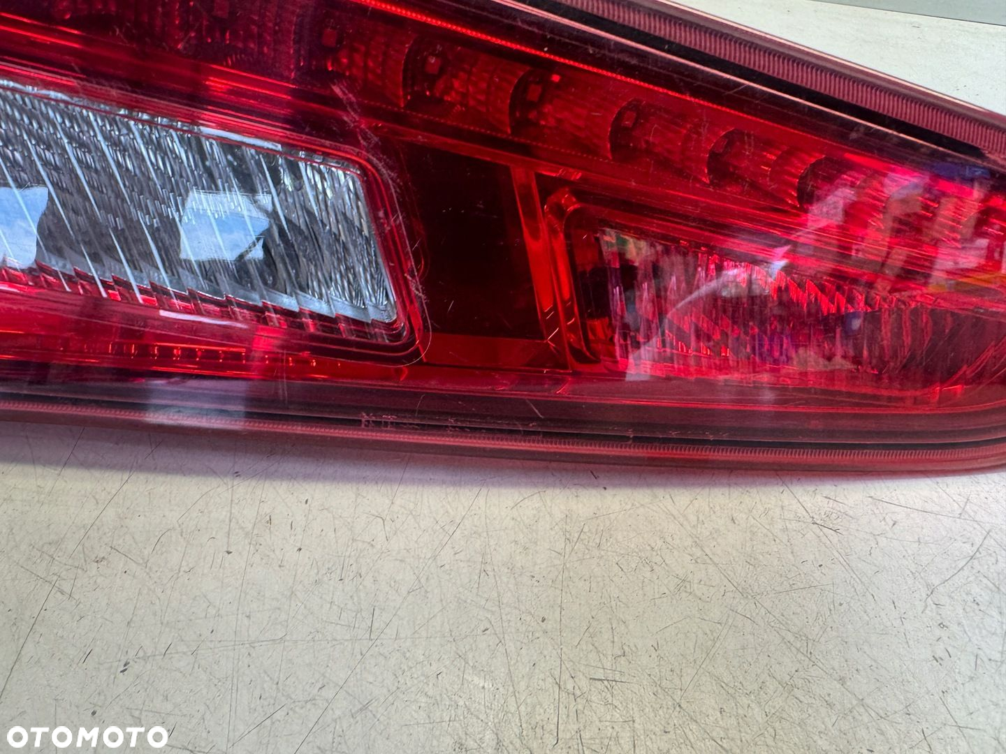 ALFA ROMEO GIULIETTA LAMPA LEWY TYŁ W KLAPĘ 50513401 - 3