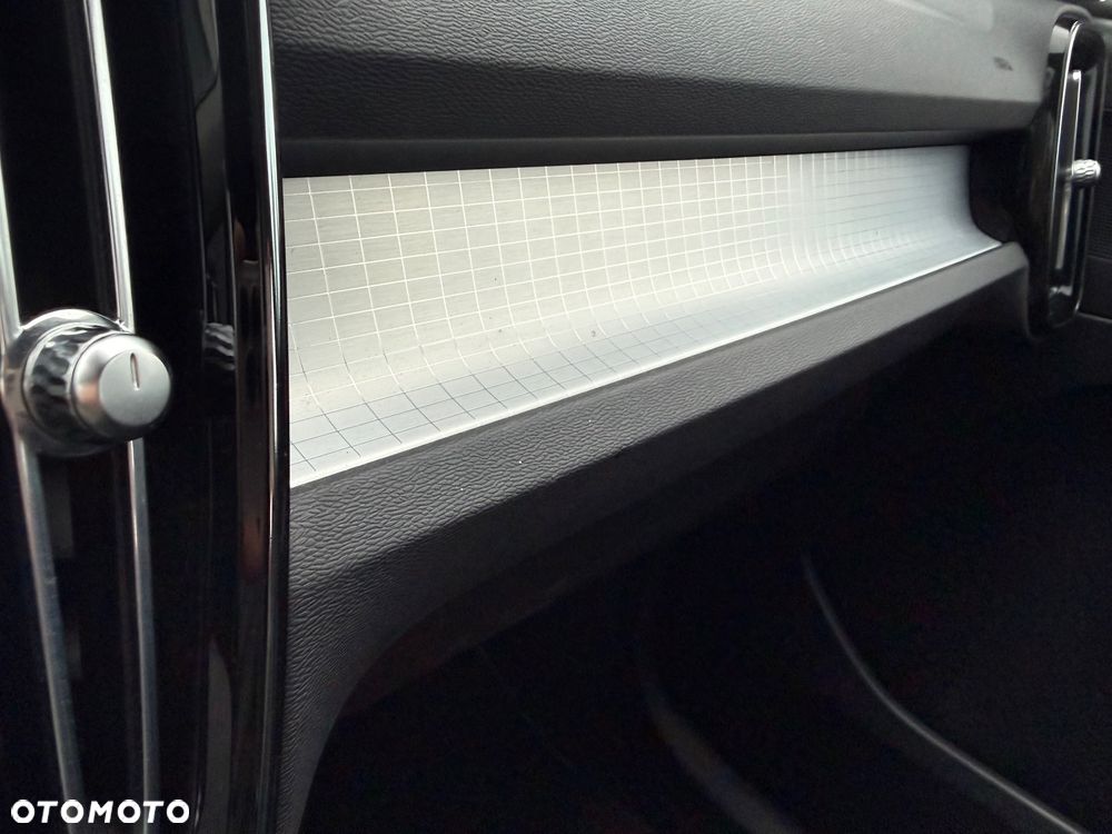 Volvo XC 40 T3 Geartronic Momentum Pro - 31