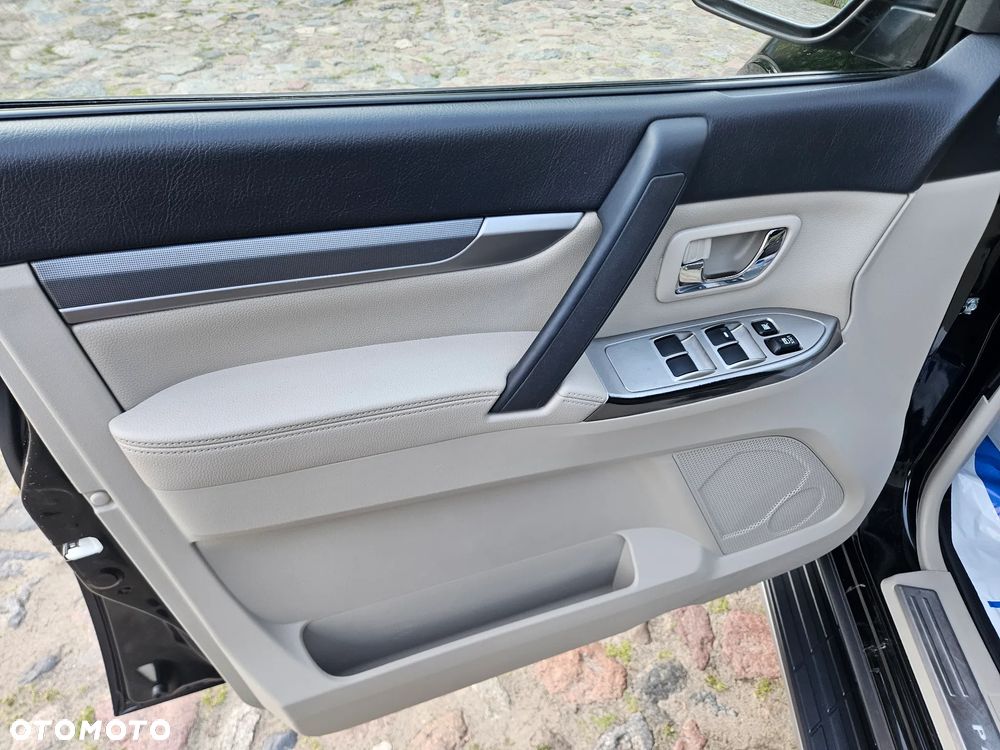 Mitsubishi Pajero 3.2 DID Instyle EU6 - 24